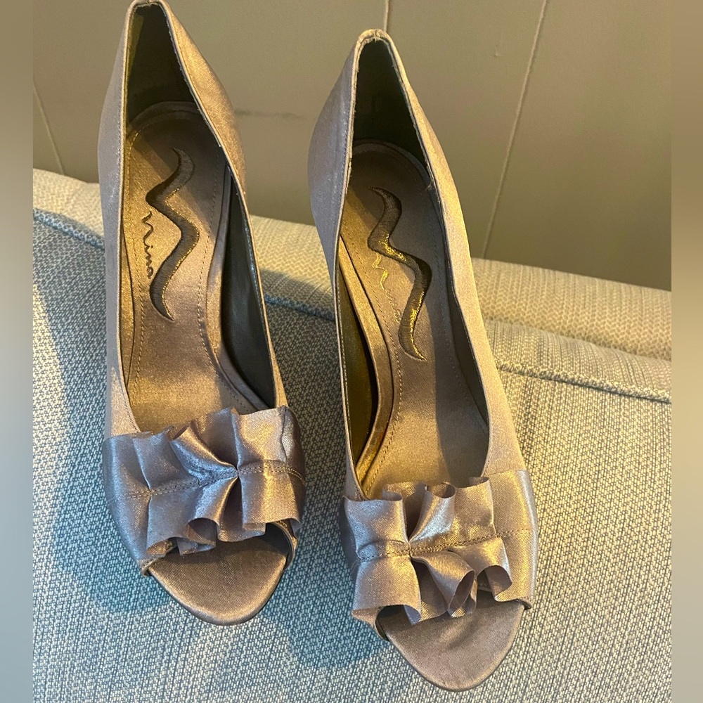 Ladies dress shoes- pewter- size 6.5